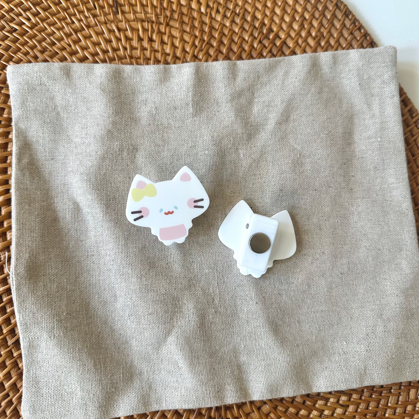 Magnetic Clip: White Cat