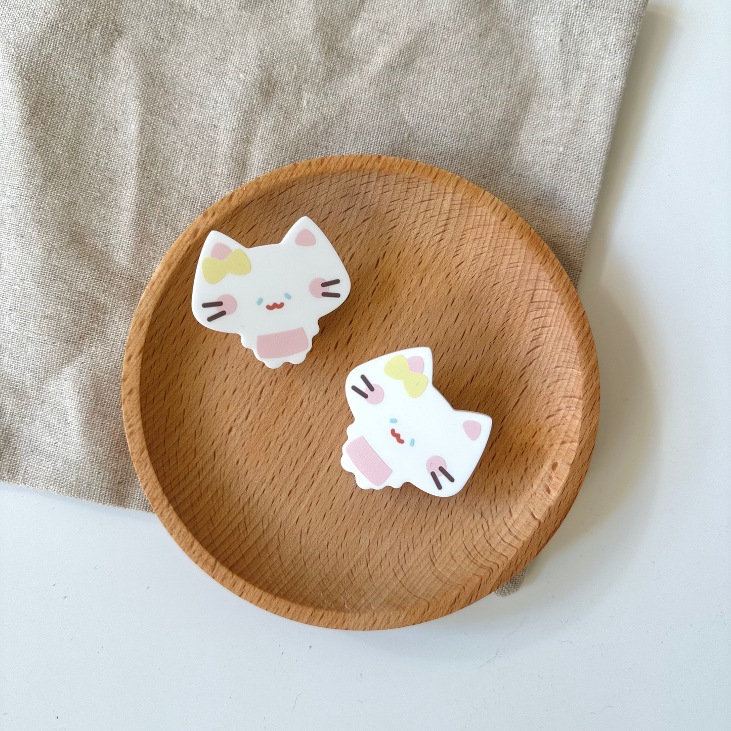 Magnetic Clip: White Cat