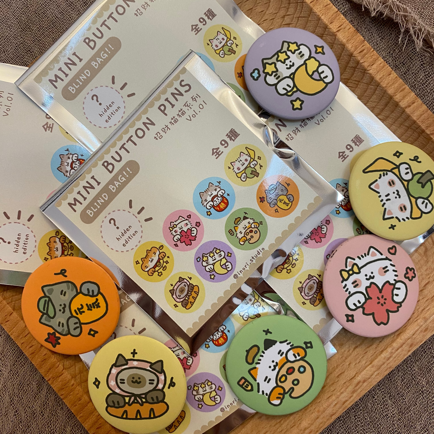 Blind bag - Lucky Cat button pins